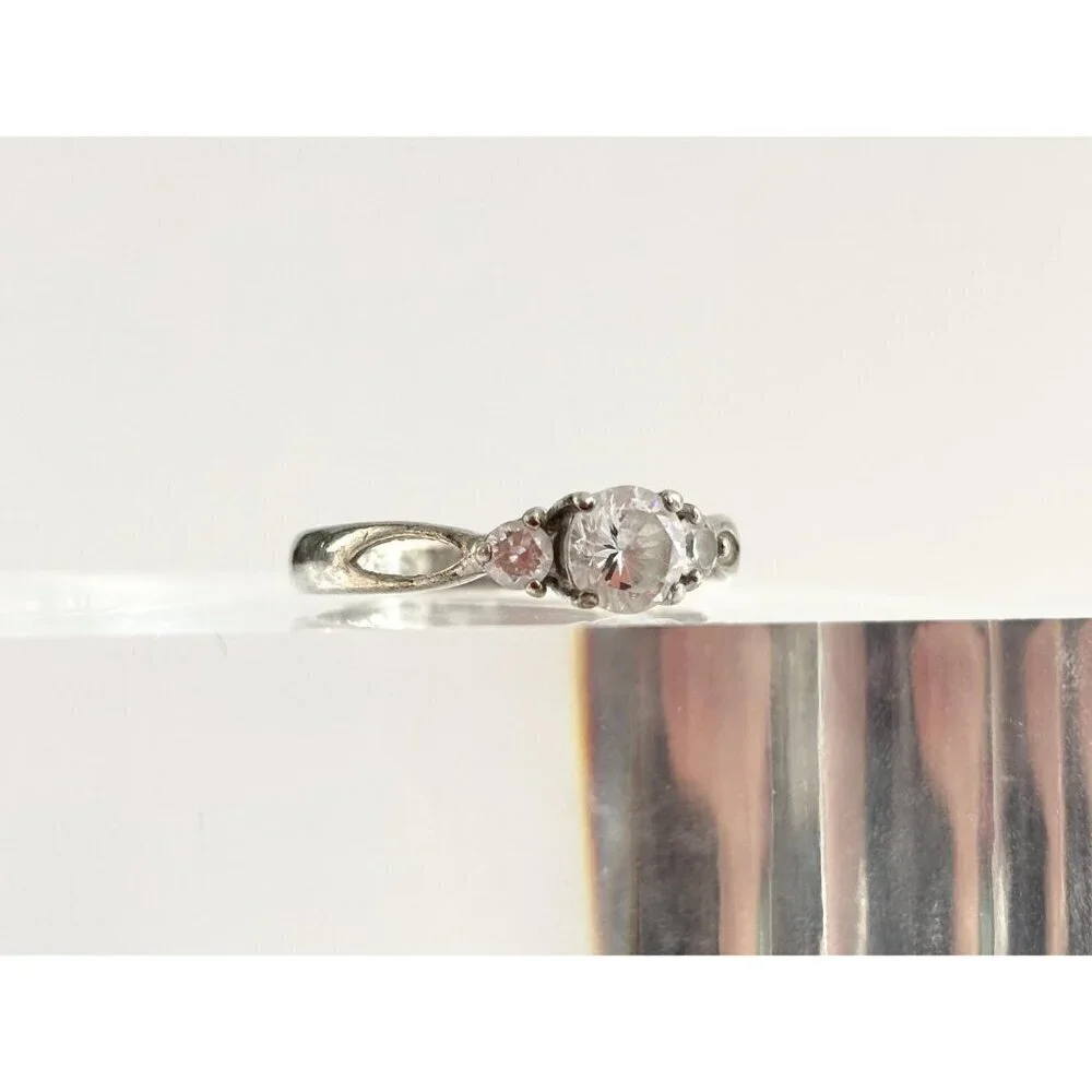 Tripe Stone Round Cut Cubic Zirconia Ring Split Shank Ring - sz 9